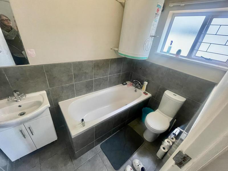 To Let 1 Bedroom Property for Rent in Kempenville Western Cape